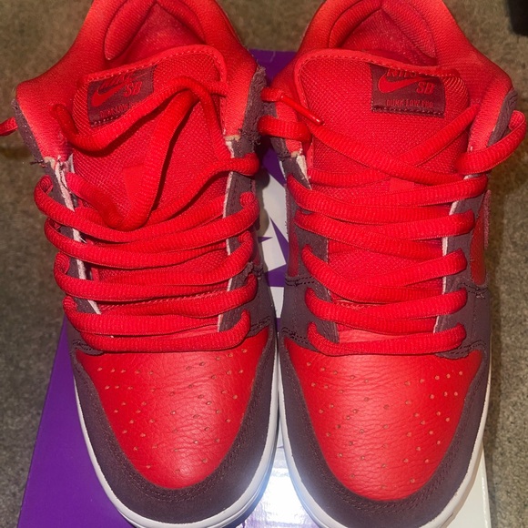 Nike SB Dunk Low Cherry Pack